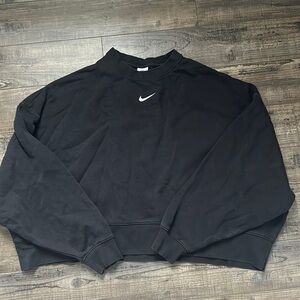 Black cropped nike crew neck